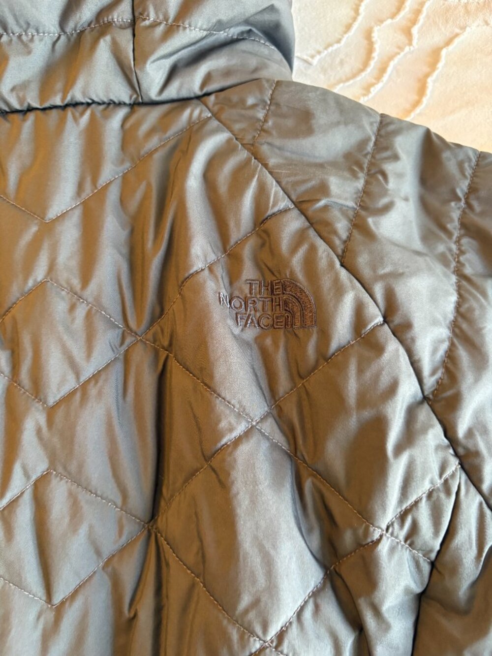 The North Face Mossbud Insulated Reversible Parka - Picture 10 of 10
